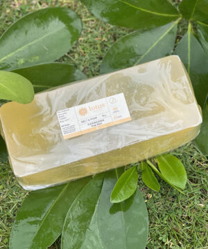 Melt and Pour (NZ Made) Transparent with Kawakawa - 1kg